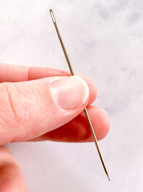 medium ball point needle for weaving and mending knitwear