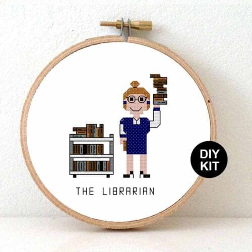 vrouw bibliothecaresse kruissteek borduurpakket