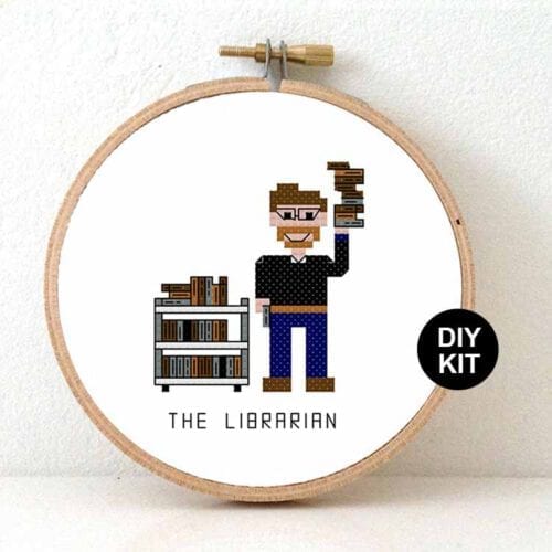 man bibliothecaris kruissteek borduurpakket