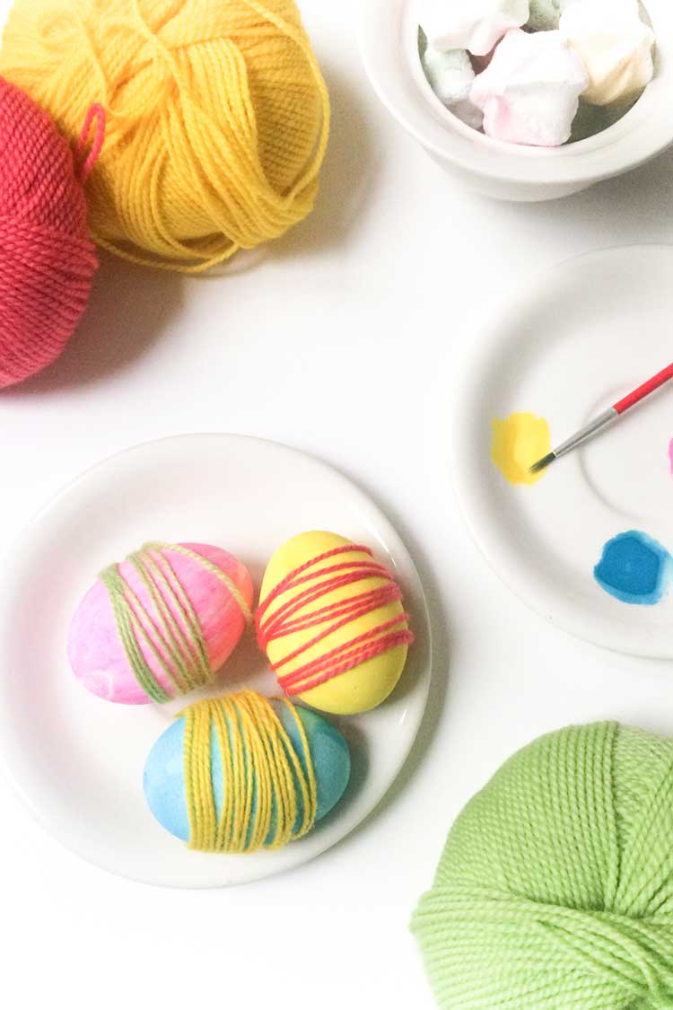 How to make eastern egg decorations with yarn