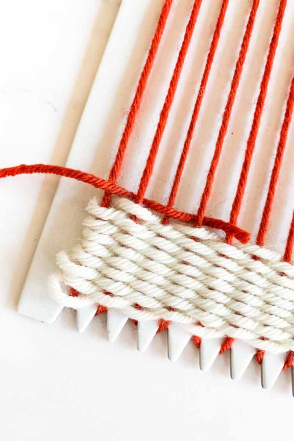 How to use a cardboard weaving loom Studio Koekoek sustainable