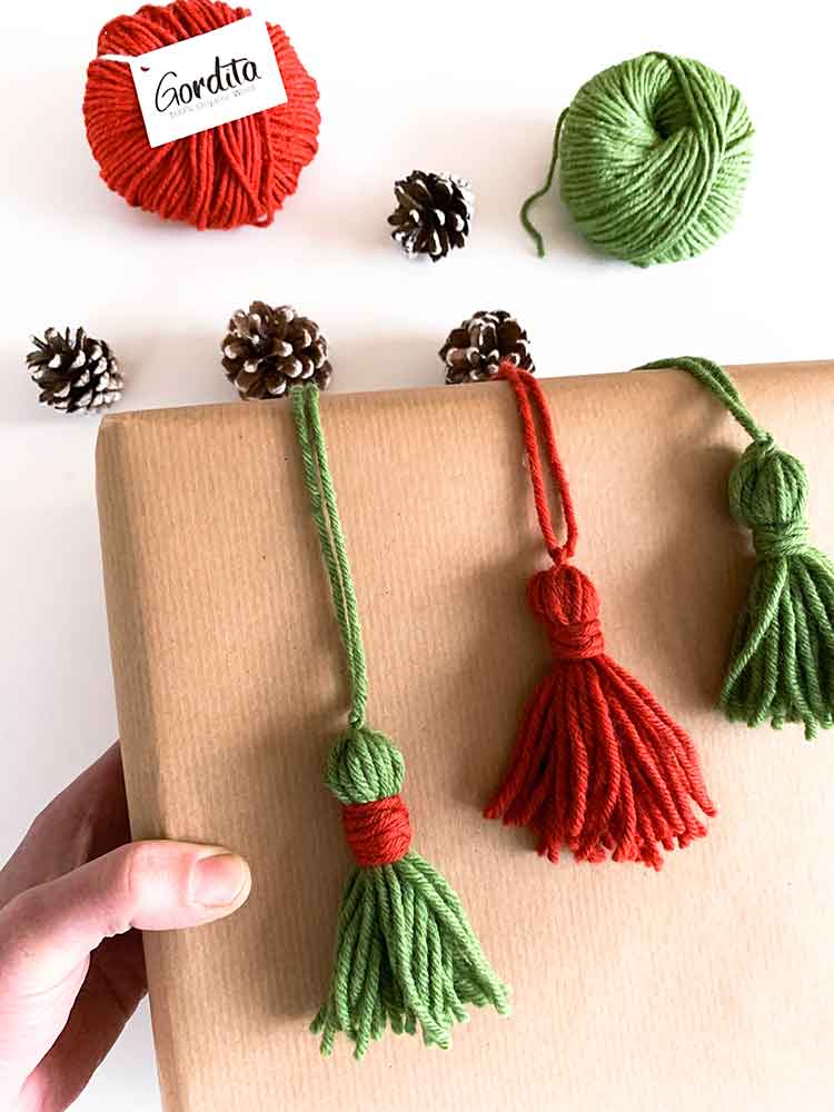 How to Make Tassels With Yarn - Free Photo Tutorial - Made by Gootie