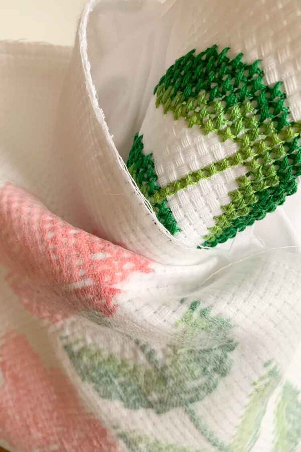 How to make a cross stitch cushion cover Studio Koekoek Modern Embroidery