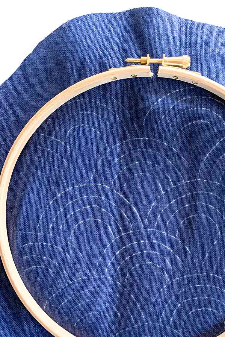 Sashiko Beginner Embroidery Kit With a Sashiko Thread to Choose, Two Needles  and a Square of Navy Fabric With Dots for Free Embroidery 