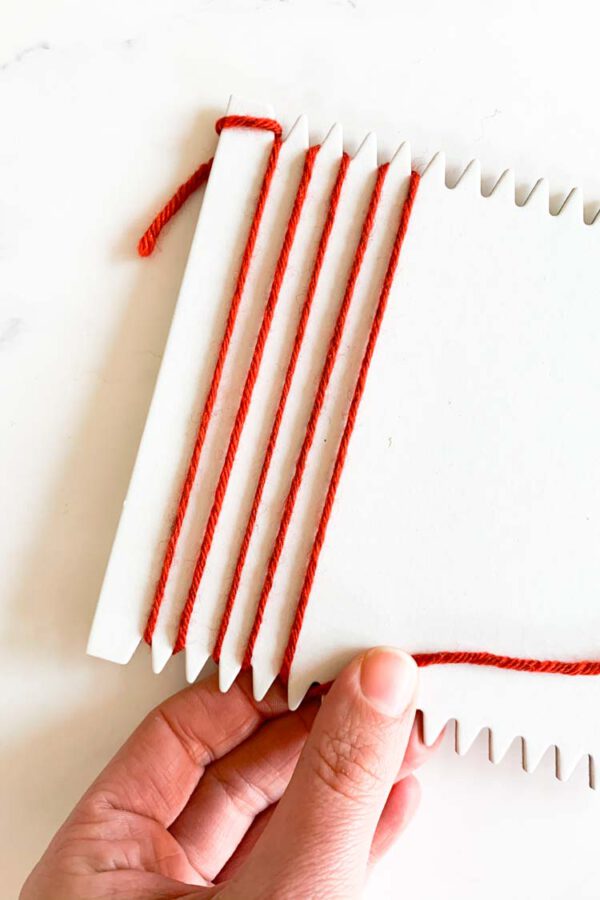 How to use a cardboard weaving loom Studio Koekoek sustainable