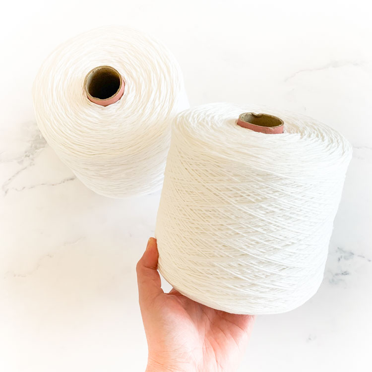 1 cone met ongeveer 2400 meter DMC retors mat. Ideal voor botanisch of acid-dye verven van garen. Hoogwaardige langvezelige katoengaren voor naaldwerk, tapijten, borduren, haken en armbandjes maken 1 cone met ongeveer 2400 meter DMC retors mat. Ideal voor botanisch of acid-dye verven van garen. Hoogwaardige langvezelige katoengaren voor naaldwerk, tapijten, borduren, haken en armbandjes maken