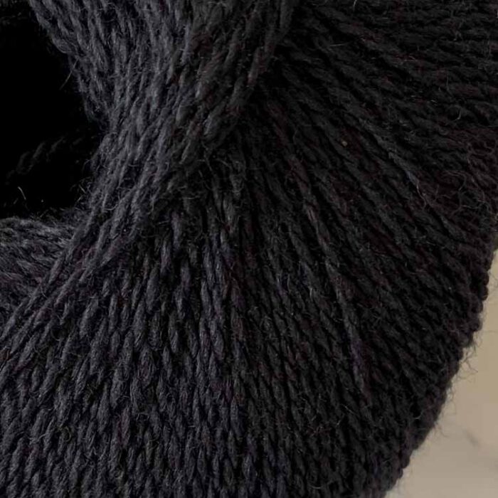 silky finita black